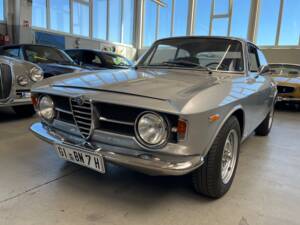 Image 24/39 of Alfa Romeo Giulia GT 1300 Junior (1970)