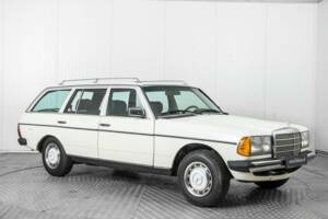 Image 5/50 of Mercedes-Benz 230 TE (1984)
