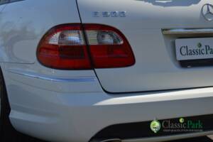 Image 47/50 of Mercedes-Benz E 500 T (2004)