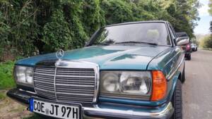 Immagine 4/45 di Mercedes-Benz 280 E (1980)