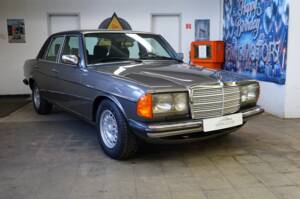 Image 2/36 de Mercedes-Benz 280 E (1982)