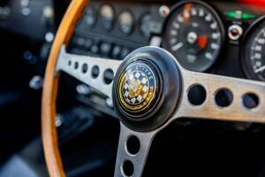 Image 31/50 de Jaguar E-Type (1969)