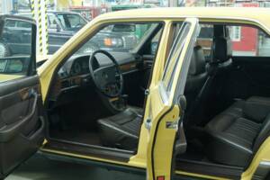 Bild 48/50 von Mercedes-Benz 380 SE (1983)