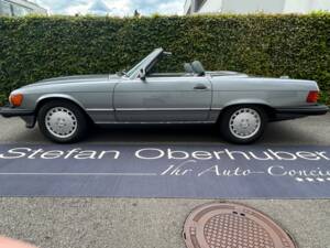 Afbeelding 1/36 van Mercedes-Benz 560 SL (1989)