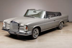 Image 2/45 of Mercedes-Benz 250 SE (1967)