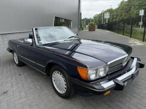 Image 18/50 of Mercedes-Benz 560 SL (1986)