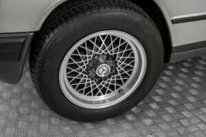 Image 25/50 of Mercedes-Benz 190 D (1984)