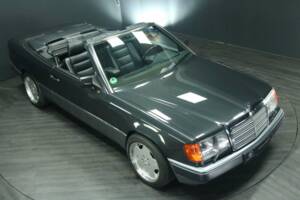 Bild 49/50 von Mercedes-Benz 300 CE-24 3.4 AMG (1993)
