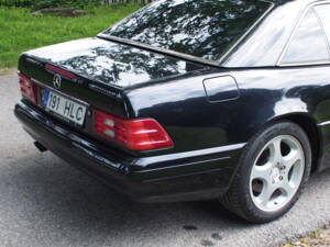 Image 18/19 of Mercedes-Benz SL 500 (2000)