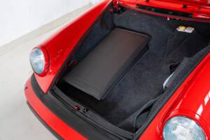 Image 21/31 of Porsche 911 Carrera 3.2 (1988)