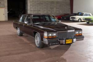 Image 4/58 of Cadillac Brougham Elegance (1988)