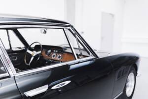 Image 51/100 of Ferrari 330 GT 2+2 (1965)