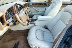 Image 42/50 of Jaguar XJ 6 4.0 Sovereign (1995)