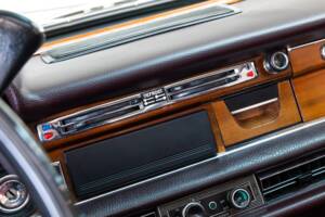 Image 14/27 of Mercedes-Benz 280 SEL 4,5 (1972)