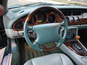 Afbeelding 2/8 van Jaguar XK8 4.0 (1997)