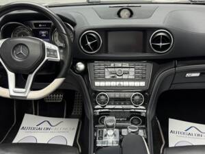 Bild 14/26 von Mercedes-Benz SL 500 (2015)