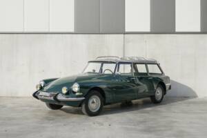 Image 1/43 of Citroën ID 19 Break (1967)