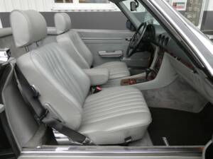 Immagine 13/24 di Mercedes-Benz 300 SL (1986)