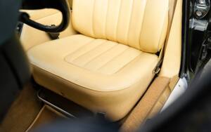 Image 19/37 of Daimler Double Six (1992)