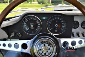 Image 23/31 de Jaguar E-Type (1968)