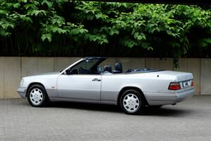 Image 8/69 of Mercedes-Benz E 320 (1994)