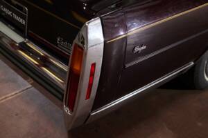 Image 19/58 of Cadillac Brougham Elegance (1988)