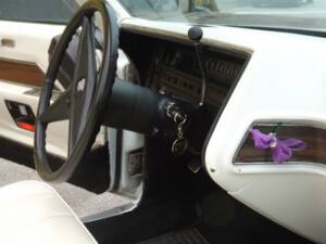 Immagine 17/50 di Cadillac DeVille Convertible (1969)