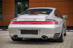 Afbeelding 16/73 van Porsche 911 Carrera 4S (2002)