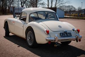 Image 3/46 of MG MGA 1500 (1959)