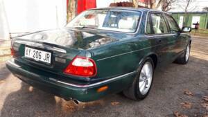 Image 9/11 of Jaguar XJ 8 4.0 Executive (1998)