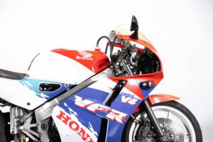Immagine 27/45 di Honda VFR 400 R (1992)