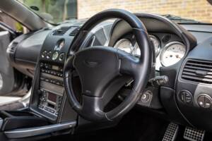 Bild 45/50 von Aston Martin V12 Vanquish S (2005)