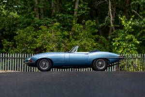 Image 25/46 de Jaguar E-Type "Lightweight" (1963)