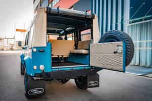 Bild 17/32 von Land Rover Defender 110 300Tdi (1997)