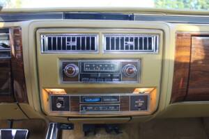 Image 49/56 of Cadillac Coupe DeVille (1977)