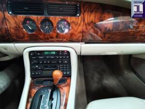 Bild 30/65 von Jaguar XKR (1998)