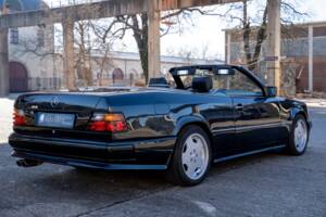 Bild 23/49 von Mercedes-Benz 300 CE-24 (1993)