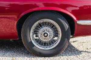Image 9/16 of Jaguar XJ 6 C 4.2 (1975)