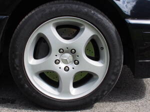 Image 15/19 of Mercedes-Benz SL 500 (2000)