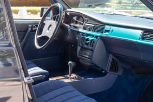 Imagen 7/69 de Mercedes-Benz 190 E (1988)
