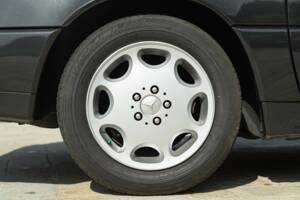 Image 23/50 of Mercedes-Benz 300 SL (1990)