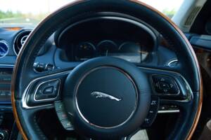 Bild 48/50 von Jaguar XJ 5.0 (2012)