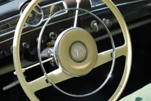 Immagine 6/22 di Mercedes-Benz 190 Db (1961)