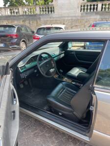 Immagine 2/16 di Mercedes-Benz 300 CE (1989)