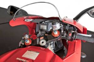 Immagine 7/22 di Aprilia RSV 1000 R (2000)