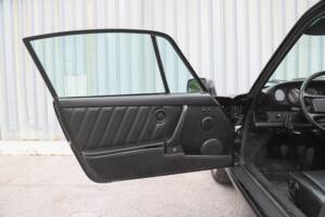 Image 61/108 de Porsche 911 Carrera 3.2 (1989)