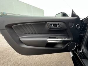 Image 32/44 of Ford Shelby GT/H (2017)