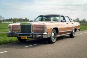 Image 6/8 of Lincoln Continental Town Car (1979)