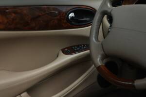 Bild 35/50 von Jaguar XJ 8 4.0 Executive (2001)
