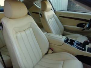 Image 50/98 of Maserati GranTurismo 4.2 (2008)